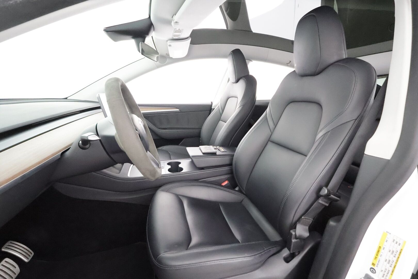 TESLA MODEL Y 2023 Performance * Koukku / ILP / Lasikatto / Premium Audio / P.Kamera / Matrix LED / Nahat * - Kahdet renkaat aluvanteilla - HULLUT AVAJAISHULINAT KORKOTARJOUS 3,29 %