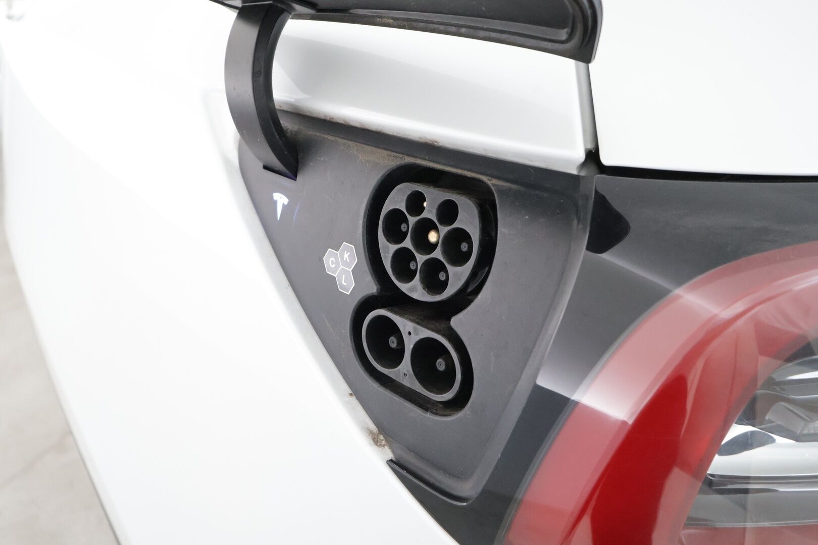 TESLA MODEL Y 2023 Performance * Koukku / ILP / Lasikatto / Premium Audio / P.Kamera / Matrix LED / Nahat * - Kahdet renkaat aluvanteilla - HULLUT AVAJAISHULINAT KORKOTARJOUS 3,29 %