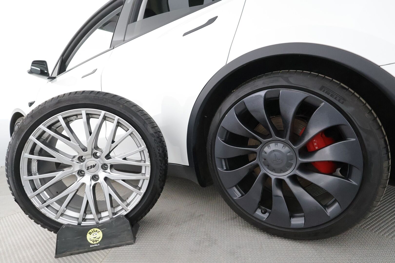 TESLA MODEL Y 2023 Performance * Koukku / ILP / Lasikatto / Premium Audio / P.Kamera / Matrix LED / Nahat * - Kahdet renkaat aluvanteilla - HULLUT AVAJAISHULINAT KORKOTARJOUS 3,29 %