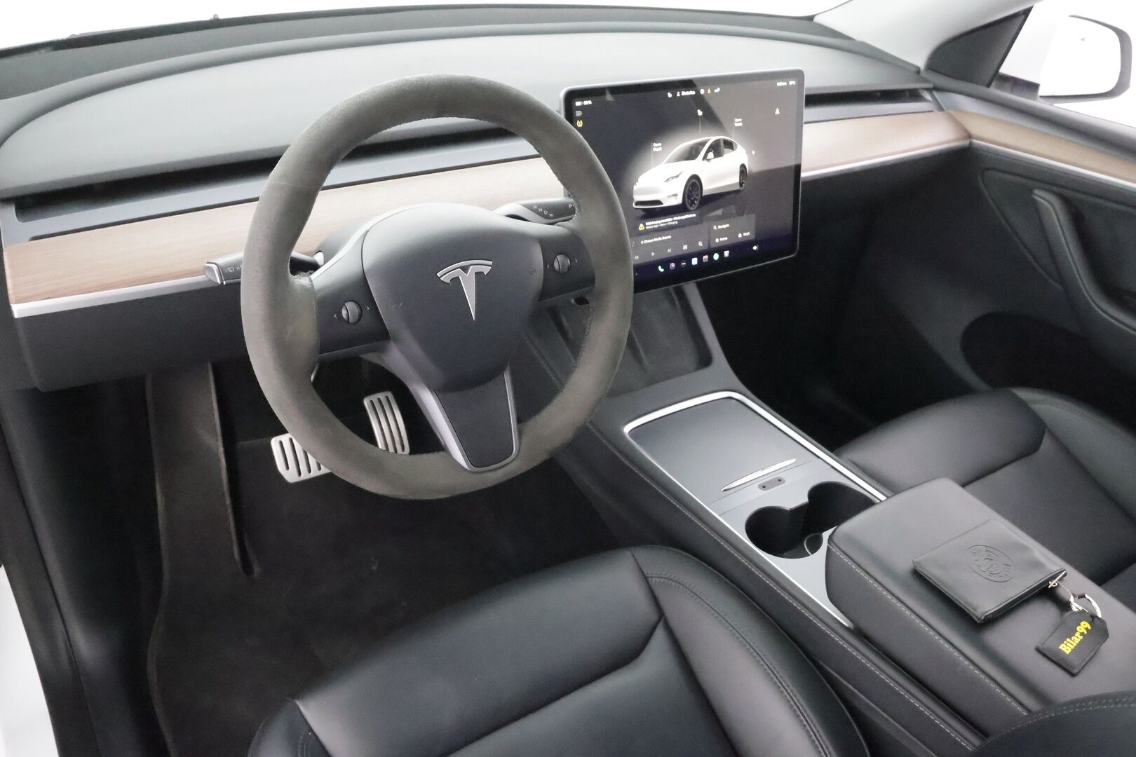 TESLA MODEL Y 2023 Performance * Koukku / ILP / Lasikatto / Premium Audio / P.Kamera / Matrix LED / Nahat * - Kahdet renkaat aluvanteilla - HULLUT AVAJAISHULINAT KORKOTARJOUS 3,29 %