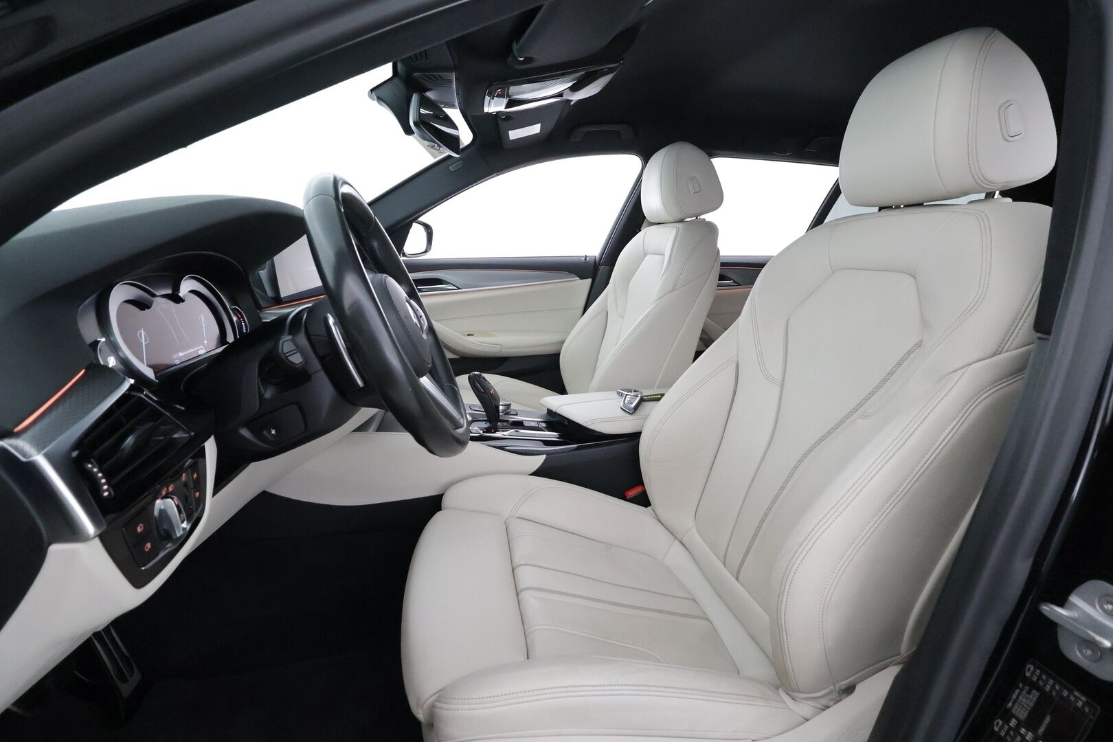 BMW 520 2017 G31 Touring 520d Business - | P.Kamera | LED | Sportpenkki Muistilla | Navi | Kaistavahti | Comfort Access | Navi |