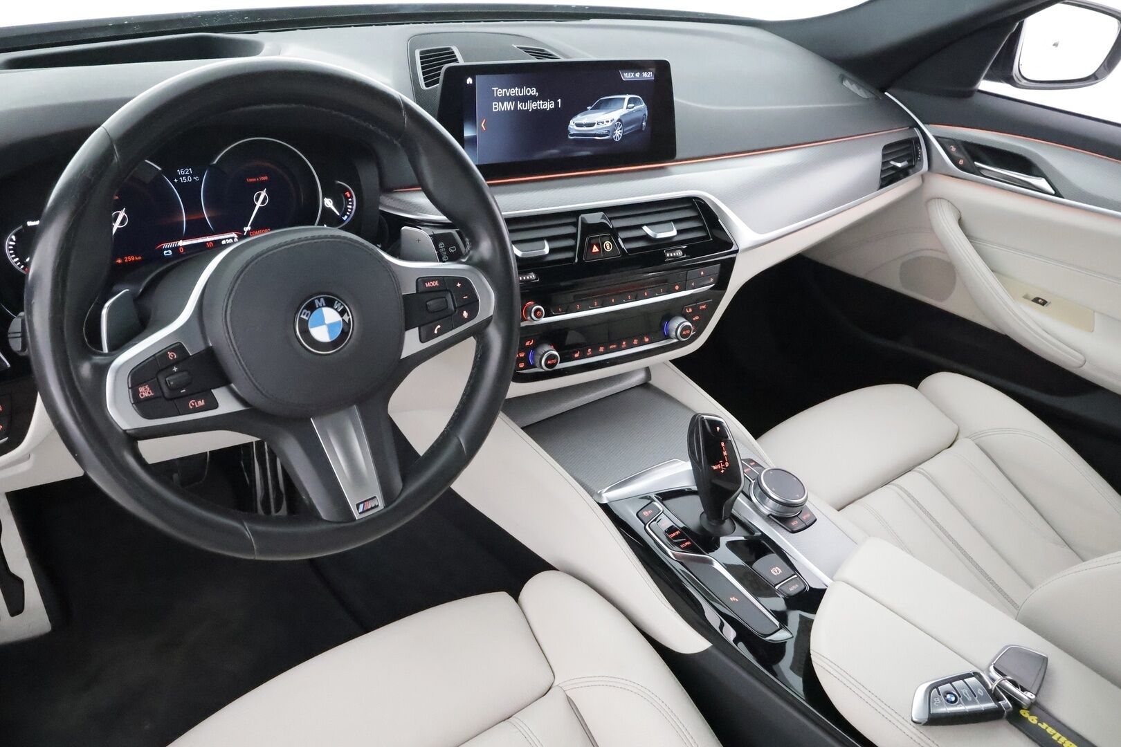 BMW 520 2017 G31 Touring 520d Business - | P.Kamera | LED | Sportpenkki Muistilla | Navi | Kaistavahti | Comfort Access | Navi |