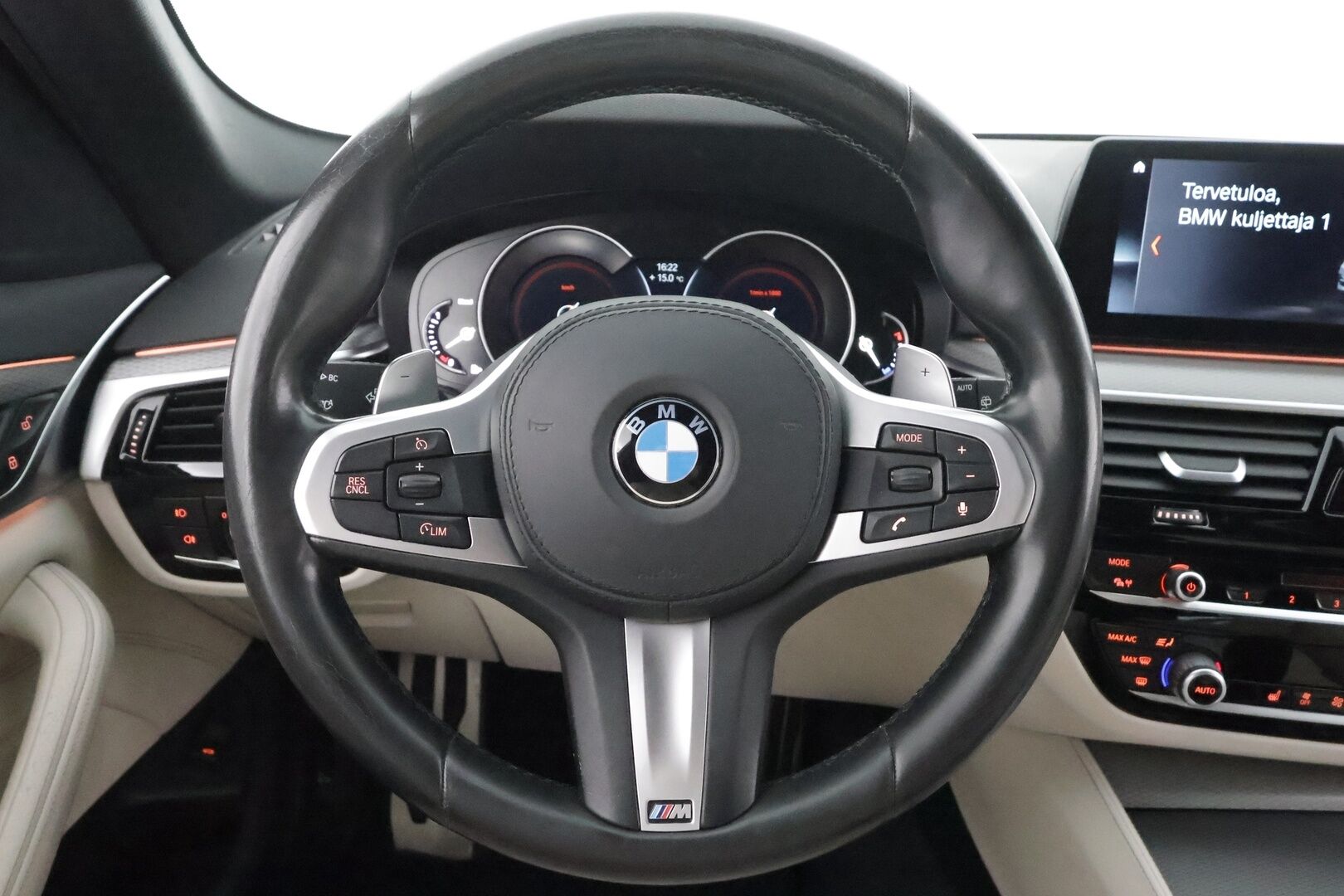 BMW 520 2017 G31 Touring 520d Business - | P.Kamera | LED | Sportpenkki Muistilla | Navi | Kaistavahti | Comfort Access | Navi |