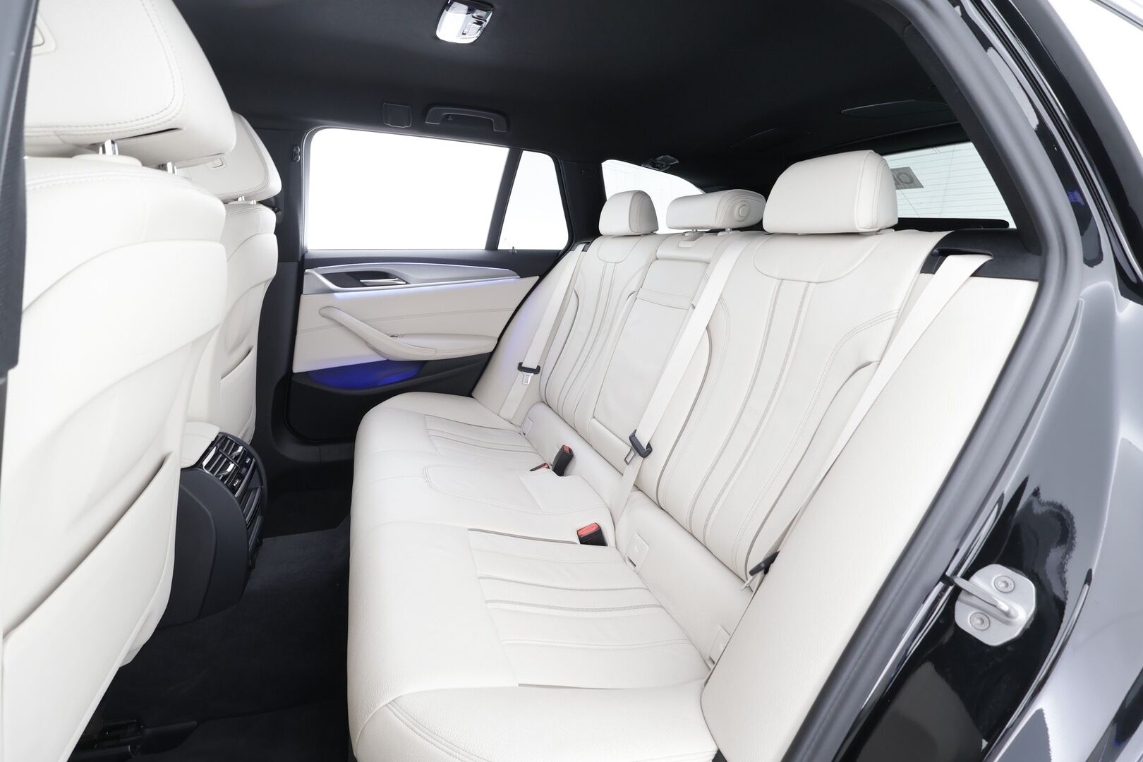 BMW 520 2017 G31 Touring 520d Business - | P.Kamera | LED | Sportpenkki Muistilla | Navi | Kaistavahti | Comfort Access | Navi |