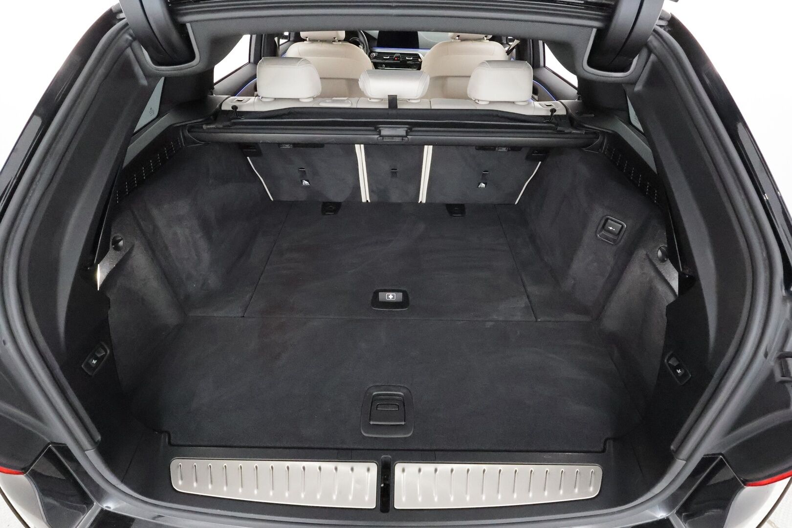 BMW 520 2017 G31 Touring 520d Business - | P.Kamera | LED | Sportpenkki Muistilla | Navi | Kaistavahti | Comfort Access | Navi |