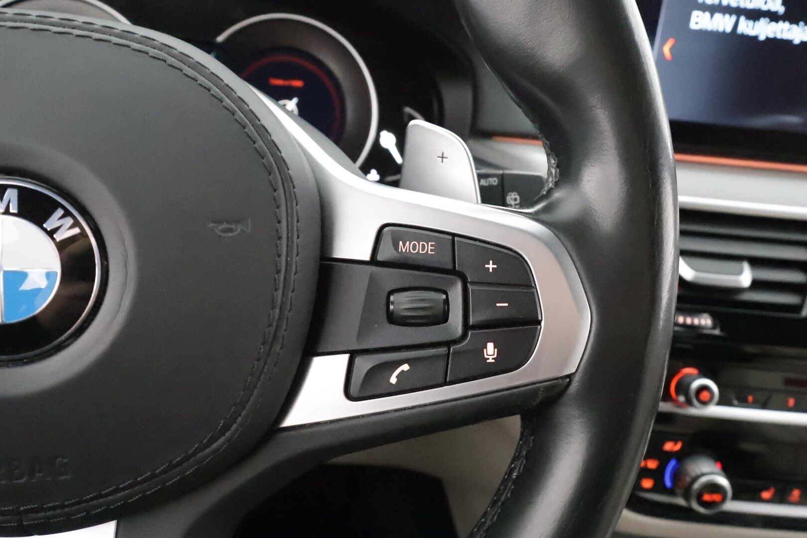 BMW 520 2017 G31 Touring 520d Business - | P.Kamera | LED | Sportpenkki Muistilla | Navi | Kaistavahti | Comfort Access | Navi |