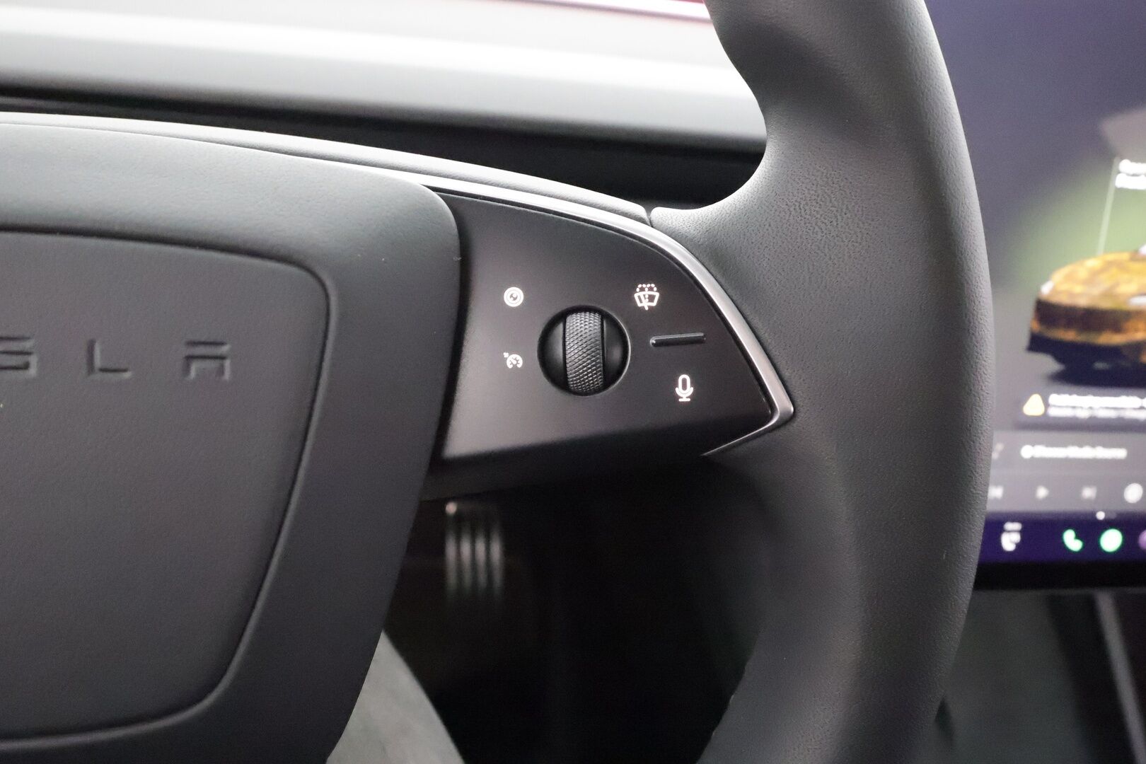 TESLA MODEL 3 2024 78kWh Performance AWD Highland * Lasikatto / Matrix LED / Viihdenäyttö / ILP / Highland-istuimet / P.Kamera * - Akuston esilämmitys / Ilmastoidut nahat / Facelift - HULLUT AVAJAISHULINAT KORKOTARJOUS 3,29 %