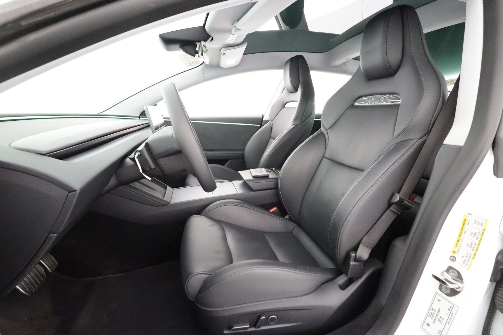 TESLA MODEL 3 2024 78kWh Performance AWD Highland * Lasikatto / Matrix LED / Viihdenäyttö / ILP / Highland-istuimet / P.Kamera * - Akuston esilämmitys / Ilmastoidut nahat / Facelift - HULLUT AVAJAISHULINAT KORKOTARJOUS 3,29 %