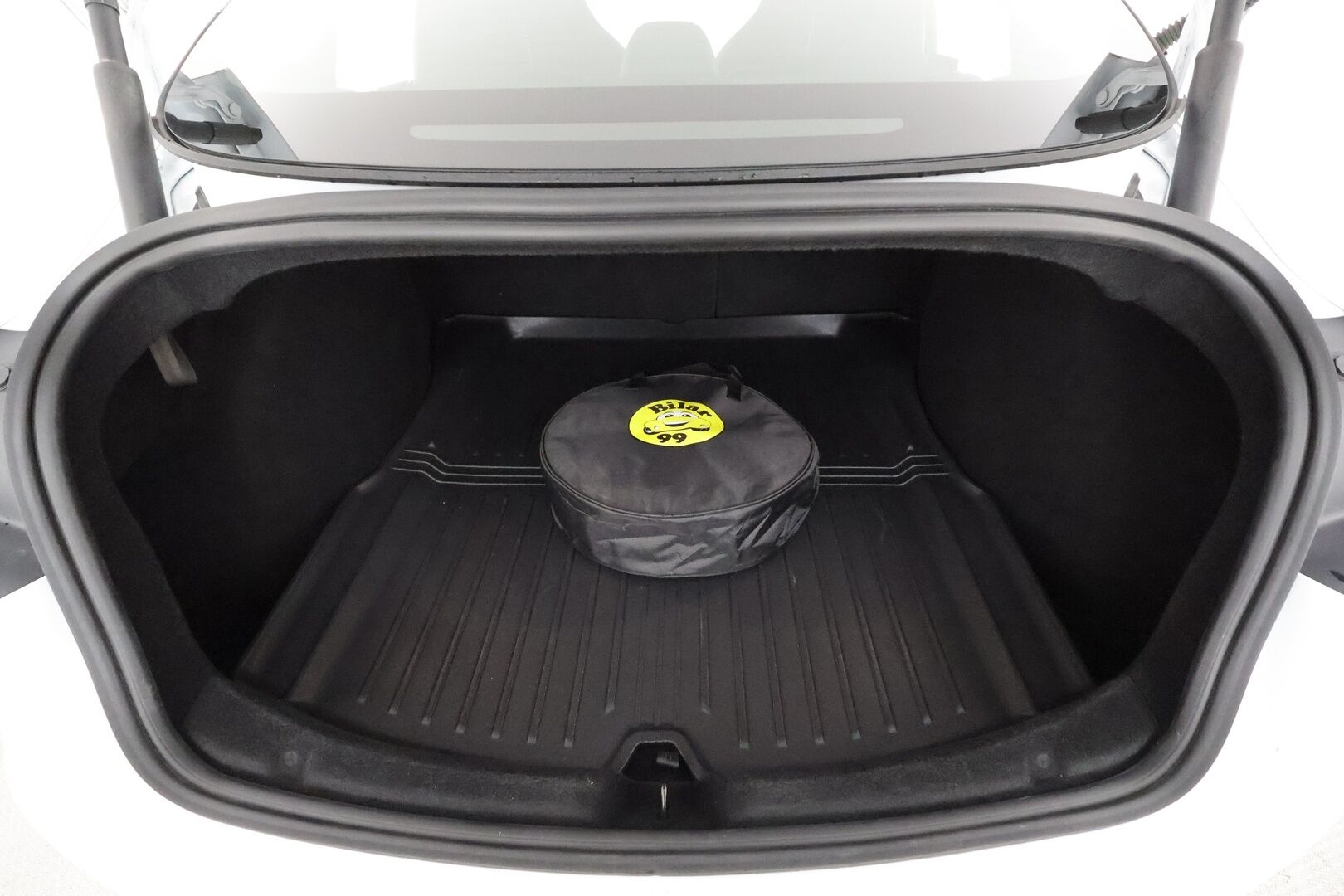 TESLA MODEL 3 2024 78kWh Performance AWD Highland * Lasikatto / Matrix LED / Viihdenäyttö / ILP / Highland-istuimet / P.Kamera * - Akuston esilämmitys / Ilmastoidut nahat / Facelift - HULLUT AVAJAISHULINAT KORKOTARJOUS 3,29 %