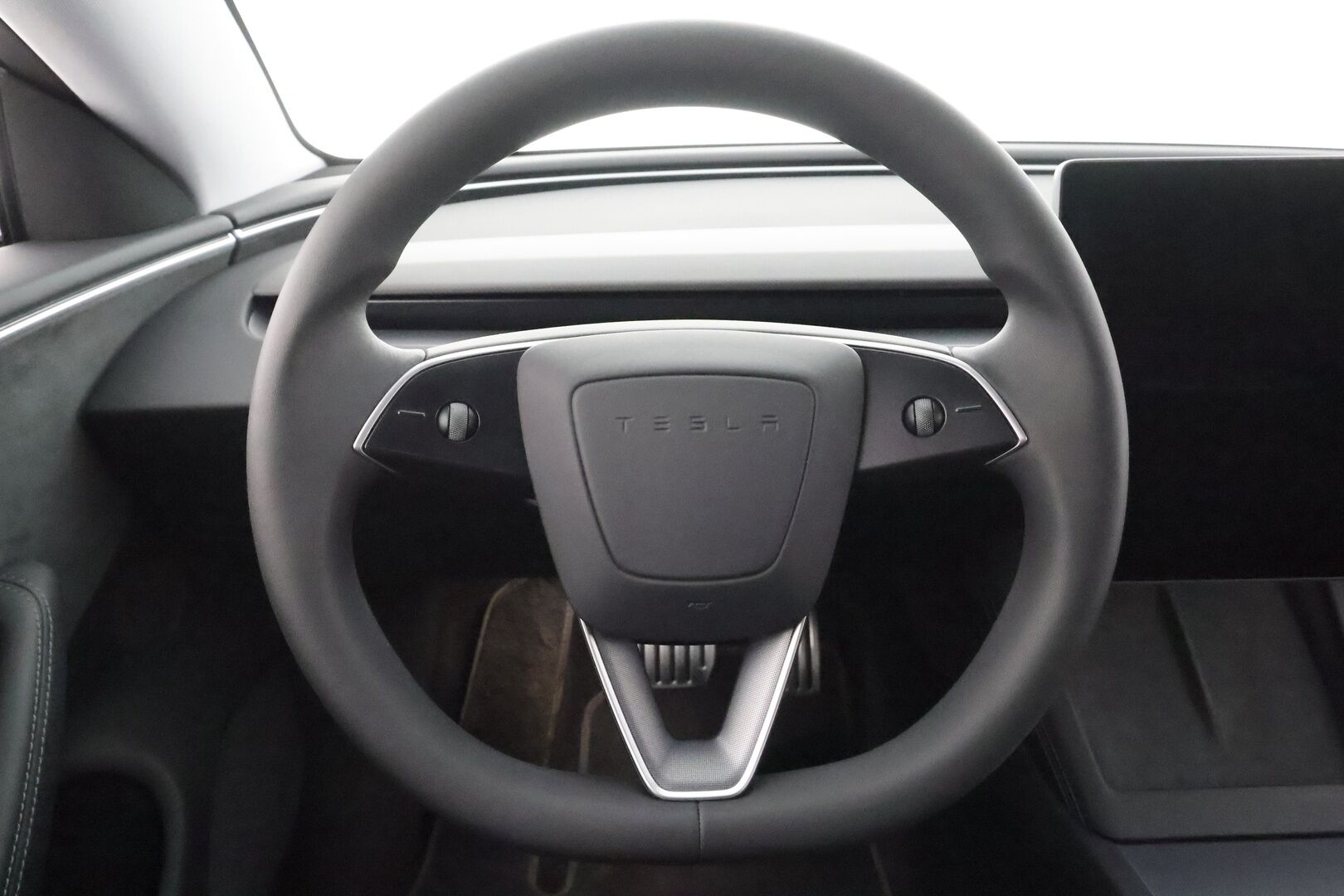 TESLA MODEL 3 2024 78kWh Performance AWD Highland * Lasikatto / Matrix LED / Viihdenäyttö / ILP / Highland-istuimet / P.Kamera * - Akuston esilämmitys / Ilmastoidut nahat / Facelift - HULLUT AVAJAISHULINAT KORKOTARJOUS 3,29 %