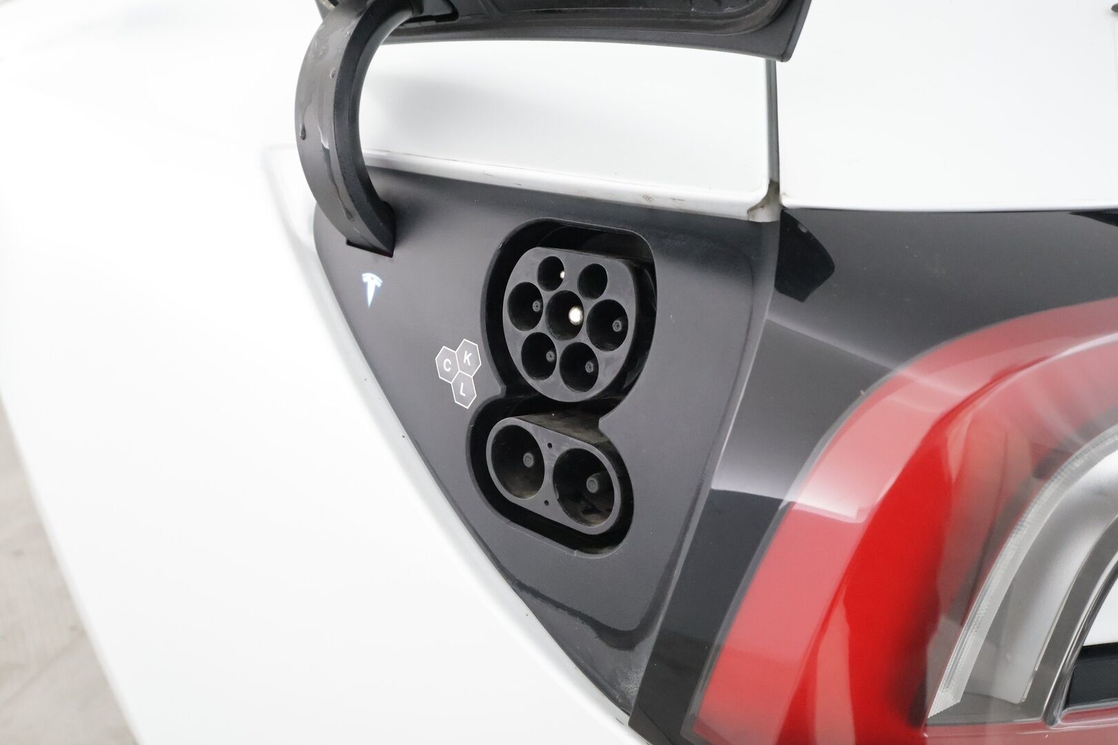 TESLA MODEL 3 2024 78kWh Performance AWD Highland * Lasikatto / Matrix LED / Viihdenäyttö / ILP / Highland-istuimet / P.Kamera * - Akuston esilämmitys / Ilmastoidut nahat / Facelift - HULLUT AVAJAISHULINAT KORKOTARJOUS 3,29 %