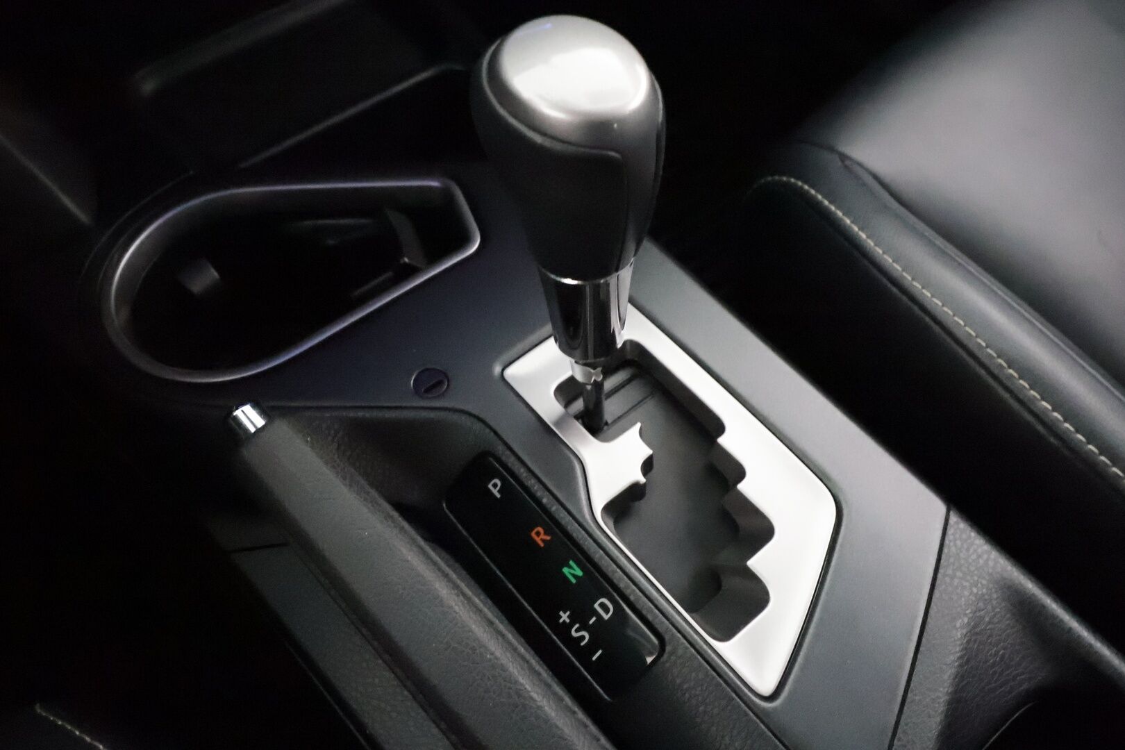 TOYOTA RAV4 2016 2,5 Hybrid AWD Premium - | ACC | Koukku | Kaistavahti | Nahat | Navi | LED | 360° | Keyless | Sähköpenkki |