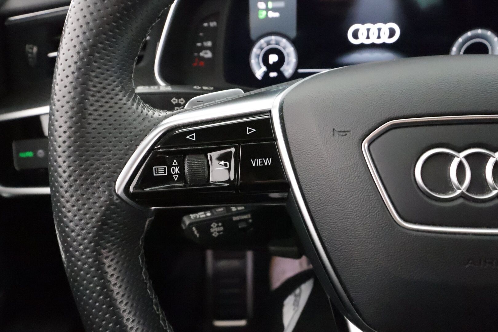 AUDI A6 2023 50TFSIe Quattro S-Line - | Merkkihuollettu | ACC | Koukku | B&O | Sporttipenkit | Matrix LED | Navi | Ratinlämmitin |