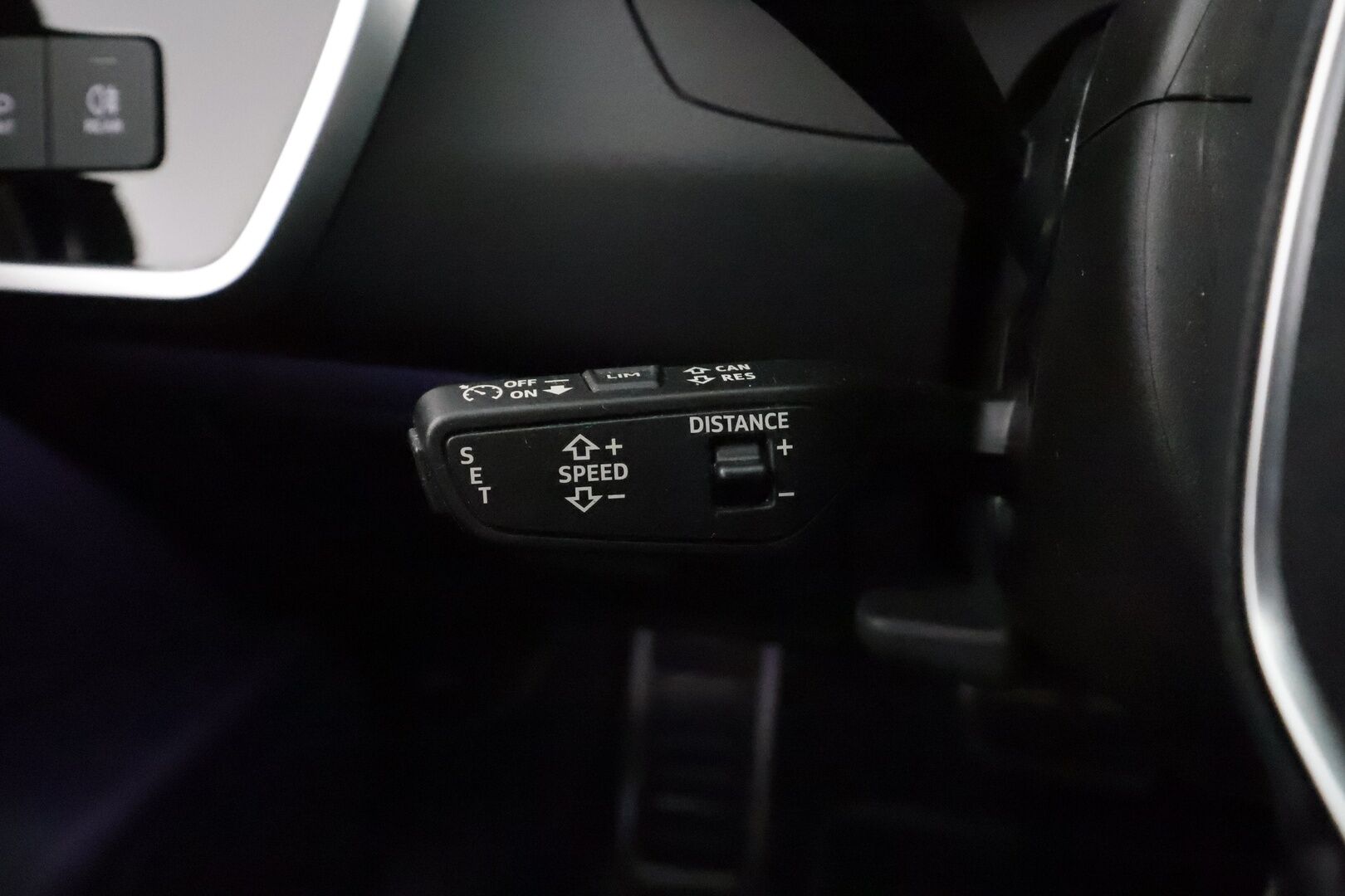 AUDI A6 2023 50TFSIe Quattro S-Line - | Merkkihuollettu | ACC | Koukku | B&O | Sporttipenkit | Matrix LED | Navi | Ratinlämmitin |