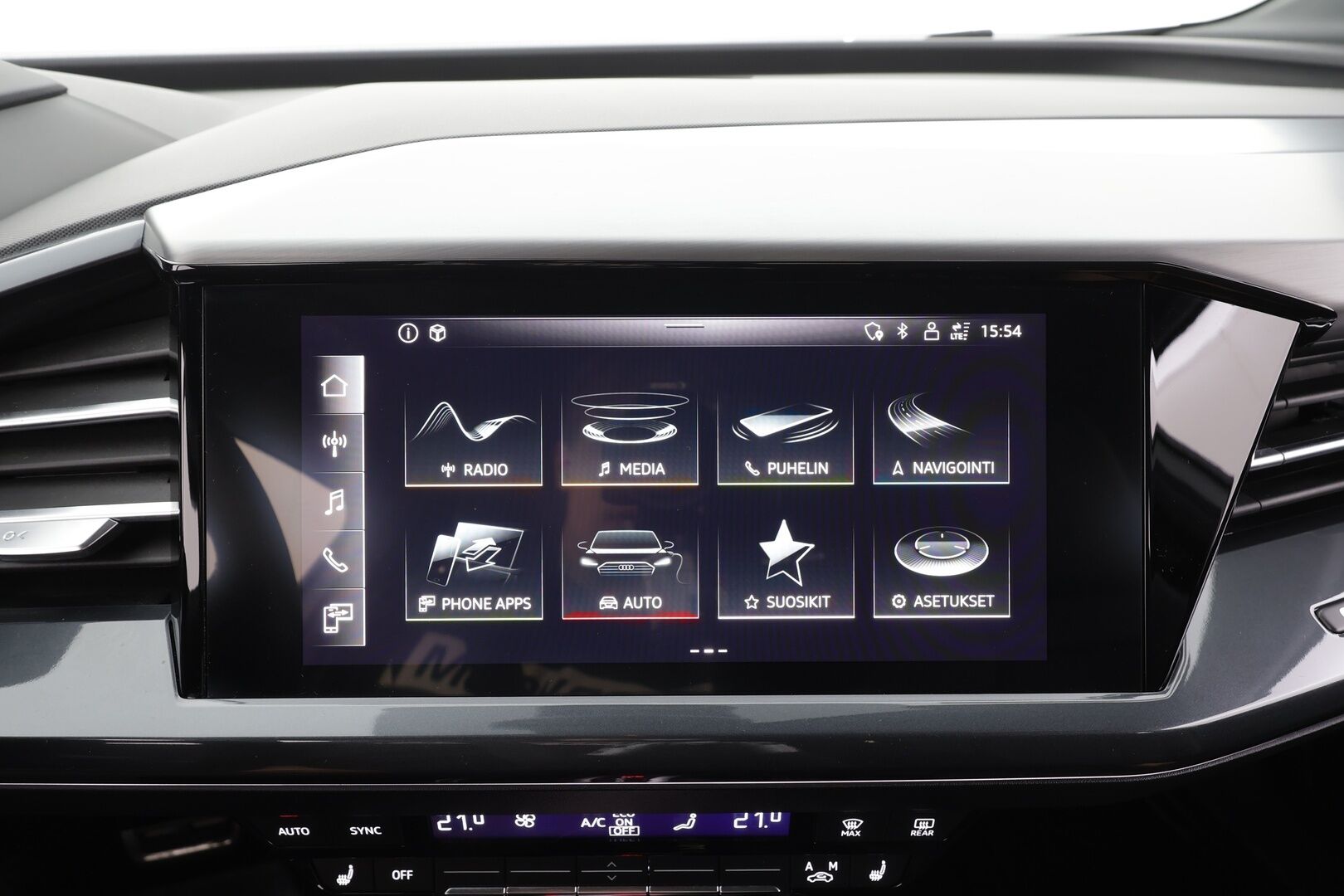 AUDI Q4 E-TRON 2023 40 e-tron S line - ACC | ILP | Koukku | P.Kamera | Sporttipenkit | Apple&Android | SoH 94.5 % | Merkkihuollettu | Kahdet OEM vanteet