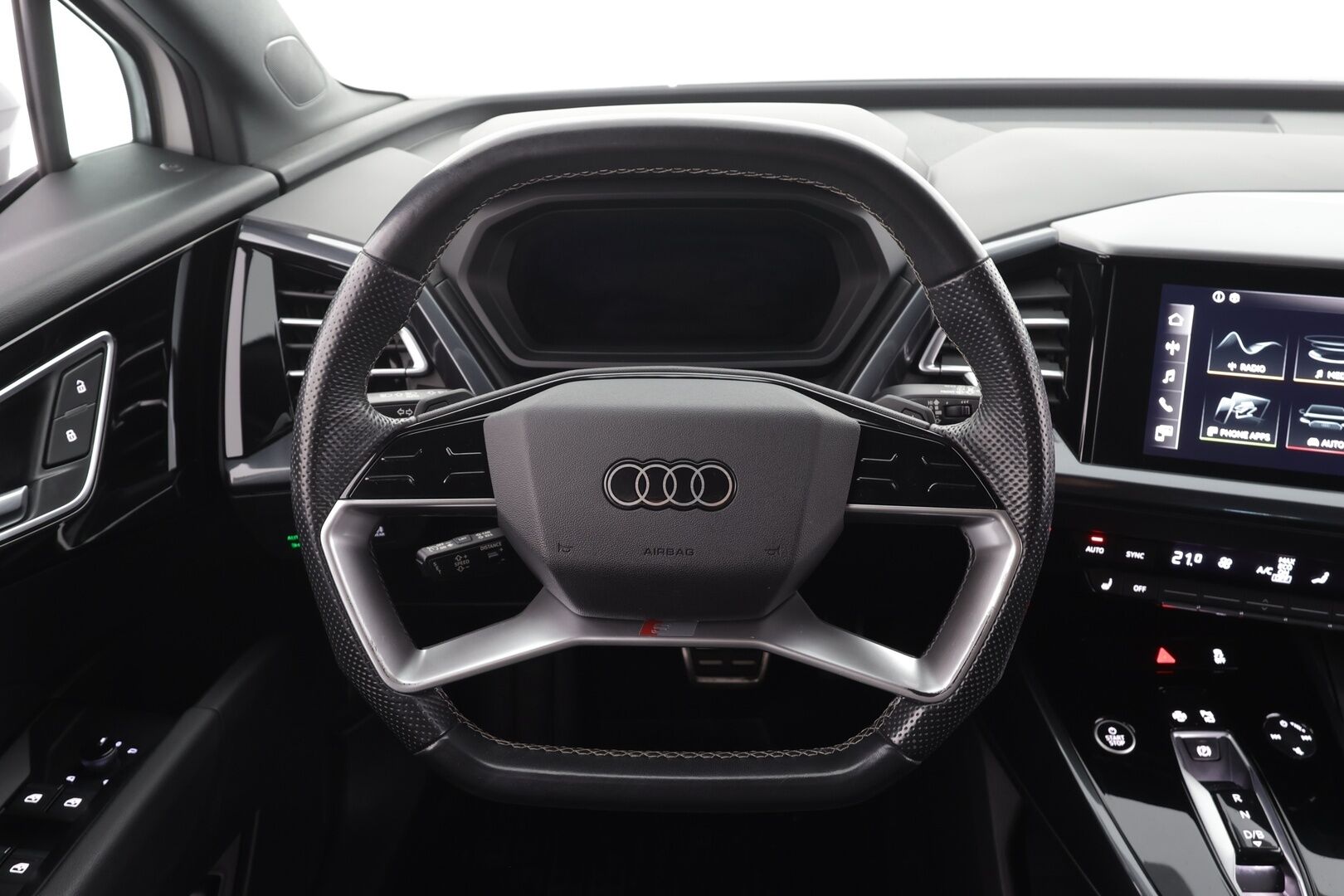 AUDI Q4 E-TRON 2023 40 e-tron S line - ACC | ILP | Koukku | P.Kamera | Sporttipenkit | Apple&Android | SoH 94.5 % | Merkkihuollettu | Kahdet OEM vanteet