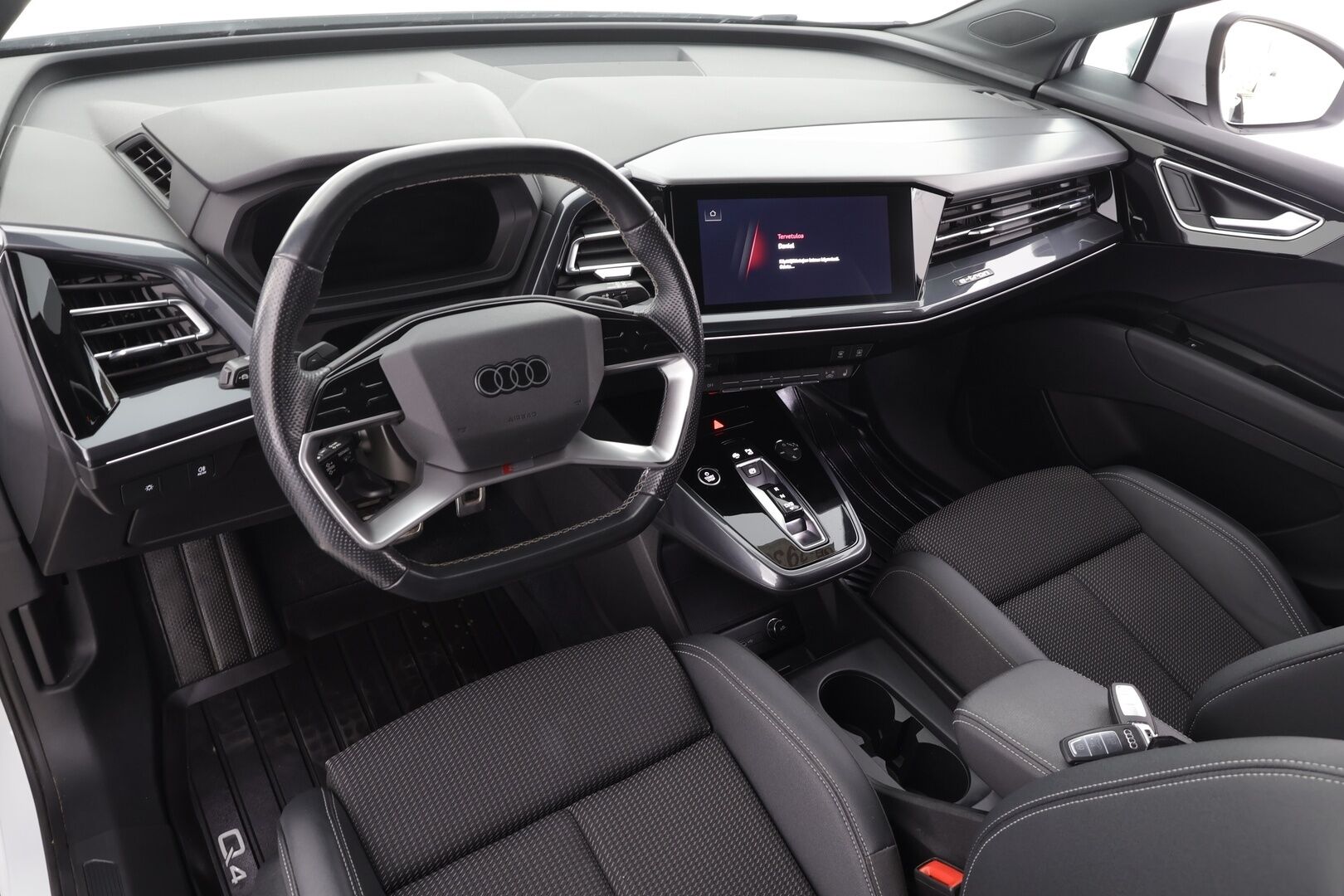 AUDI Q4 E-TRON 2023 40 e-tron S line - ACC | ILP | Koukku | P.Kamera | Sporttipenkit | Apple&Android | SoH 94.5 % | Merkkihuollettu | Kahdet OEM vanteet