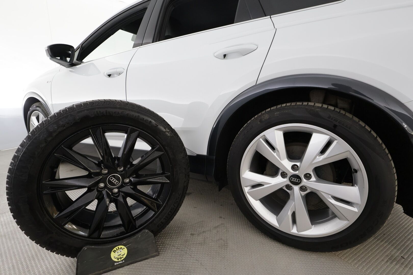 AUDI Q4 E-TRON 2023 40 e-tron S line * ACC / ILP / Koukku / P.Kamera / Sporttipenkit / LED / Apple&Android * - Kahdet Renkaat - HULLUT AVAJAISHULINAT KORKOTARJOUS 3,29 %