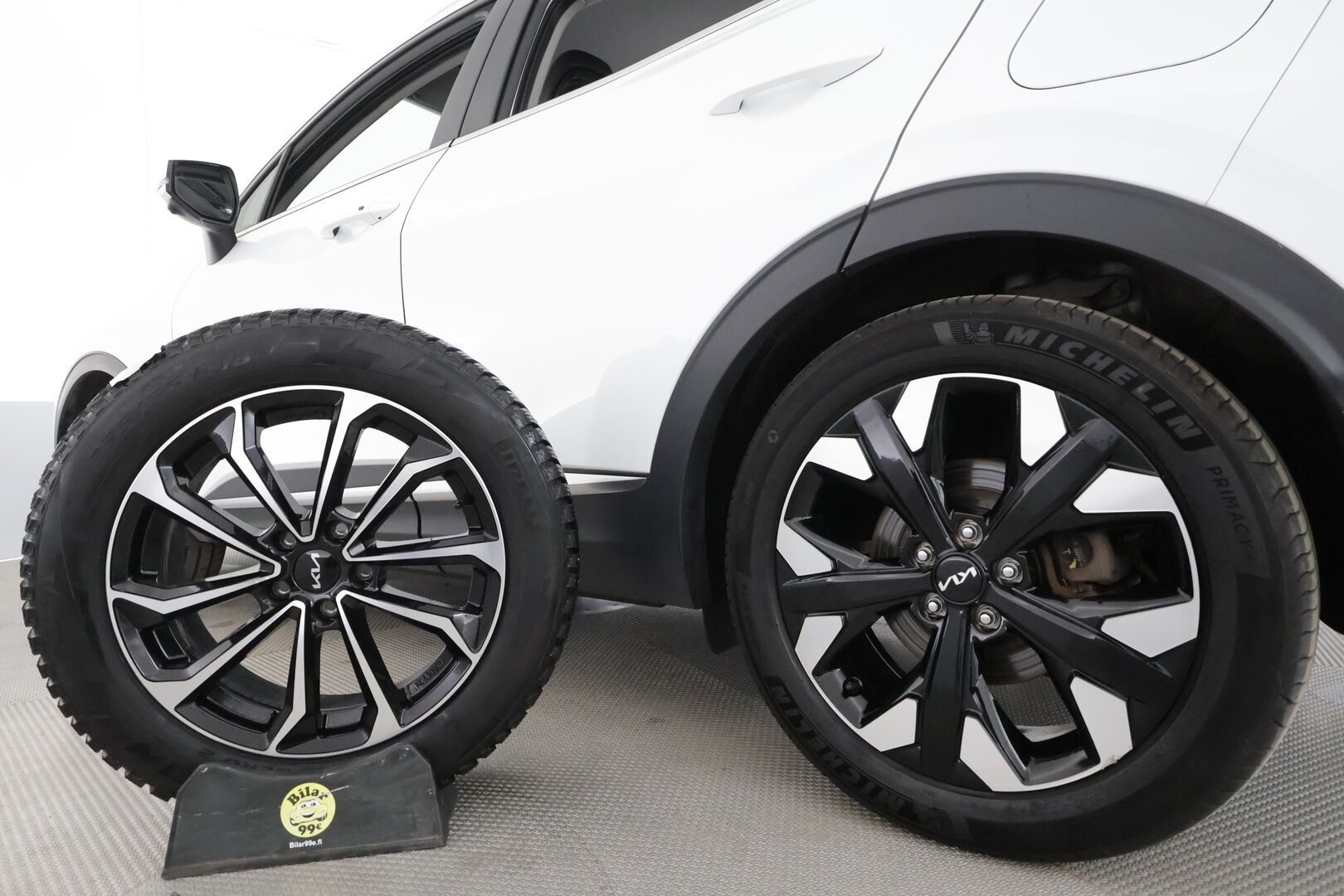 KIA SPORTAGE 2025 1,6 T-GDI AWD Plug-in Hybrid Premium - | ACC | Webasto | Koukku | H&K | 360° | Sähköpenkit | LED | Navi | Keyless | Kahdet renkaat aluvanteilla | Merkkihuollettu |