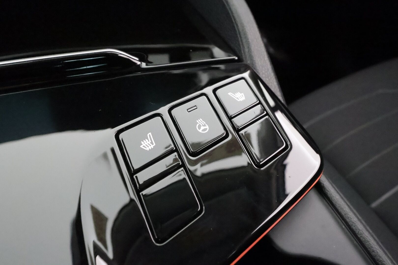 KIA SPORTAGE 2025 1,6 T-GDI AWD Plug-in Hybrid Premium - | ACC | Webasto | Koukku | H&K | 360° | Sähköpenkit | LED | Navi | Keyless | Kahdet renkaat aluvanteilla | Merkkihuollettu |