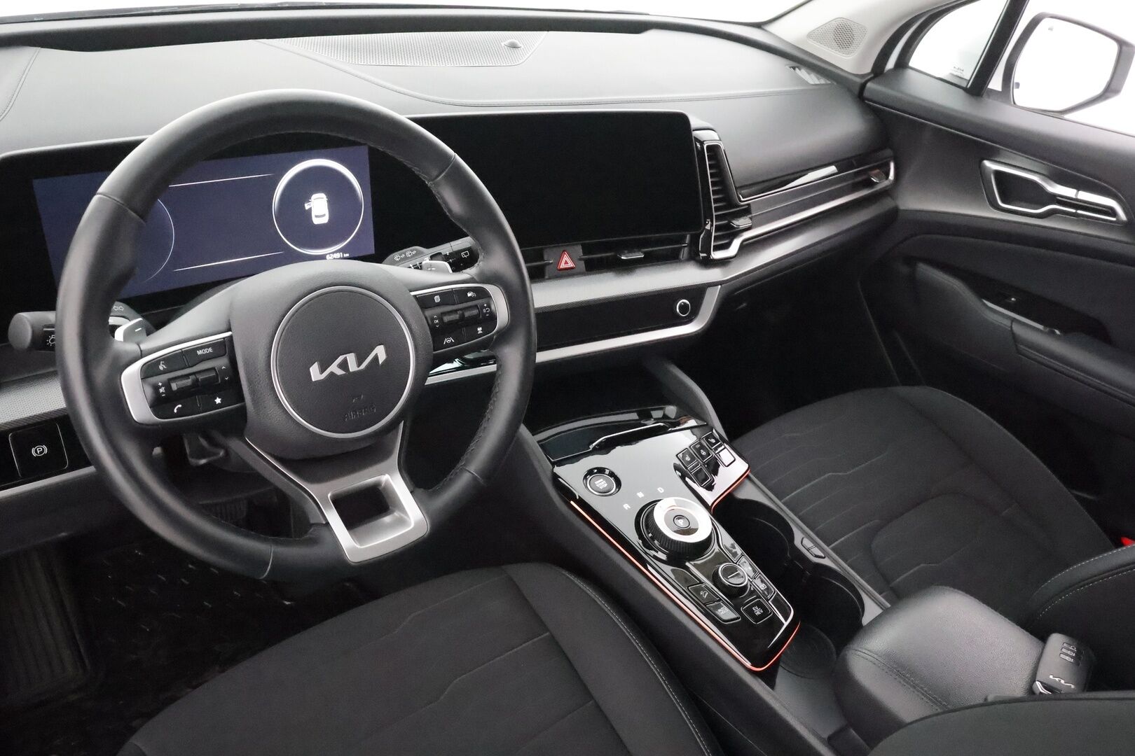 KIA SPORTAGE 2025 1,6 T-GDI AWD Plug-in Hybrid Premium - | ACC | Webasto | Koukku | H&K | 360° | Sähköpenkit | LED | Navi | Keyless | Kahdet renkaat aluvanteilla | Merkkihuollettu |