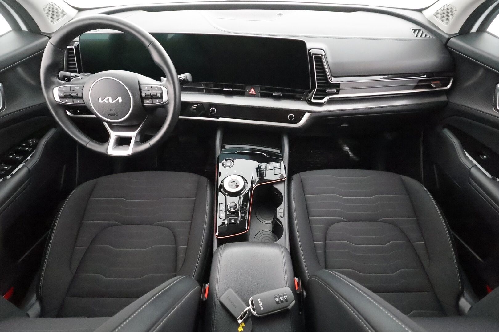 KIA SPORTAGE 2025 1,6 T-GDI AWD Plug-in Hybrid Premium - | ACC | Webasto | Koukku | H&K | 360° | Sähköpenkit | LED | Navi | Keyless | Kahdet renkaat aluvanteilla | Merkkihuollettu |