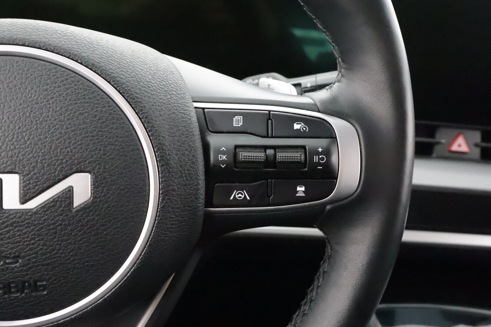 KIA SPORTAGE 2025 1,6 T-GDI AWD Plug-in Hybrid Premium - | ACC | Webasto | Koukku | H&K | 360° | Sähköpenkit | LED | Navi | Keyless | Kahdet renkaat aluvanteilla | Merkkihuollettu |
