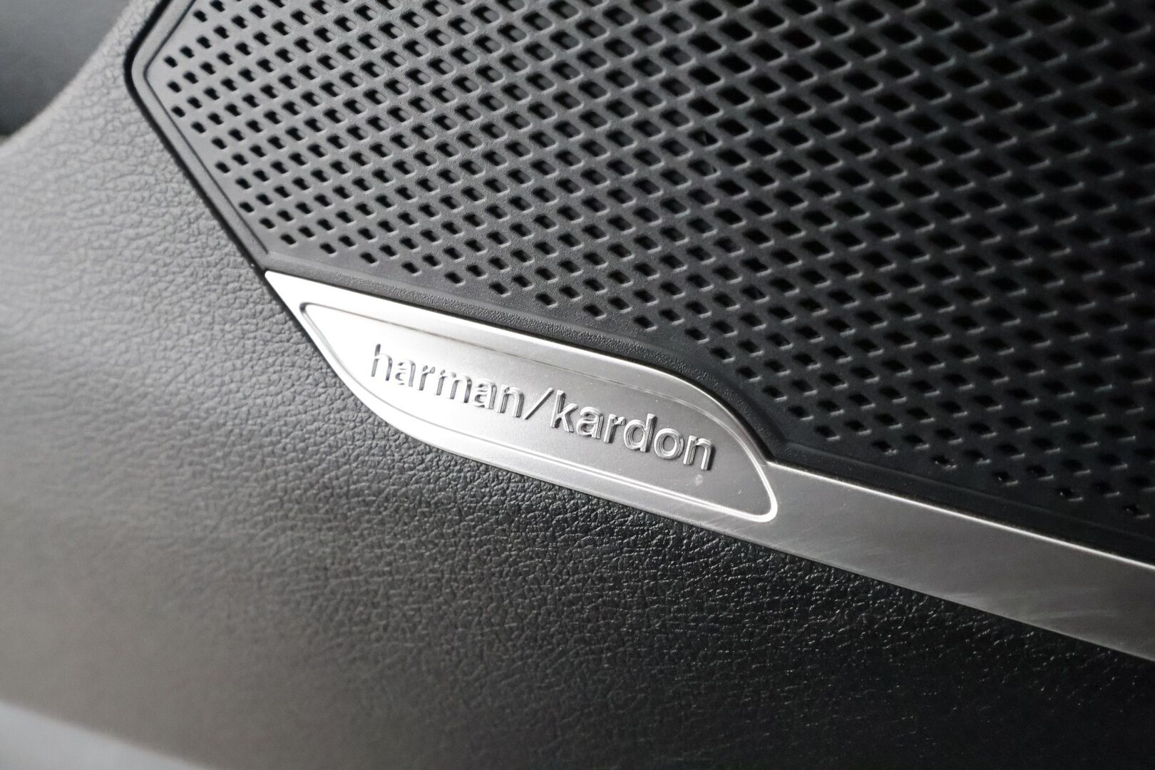 KIA SPORTAGE 2025 1,6 T-GDI AWD Plug-in Hybrid Premium - | ACC | Webasto | Koukku | H&K | 360° | Sähköpenkit | LED | Navi | Keyless | Kahdet renkaat aluvanteilla | Merkkihuollettu |