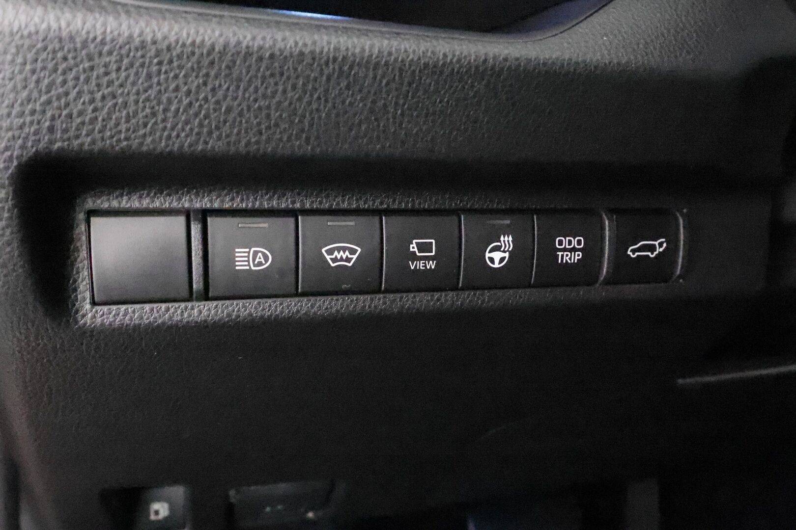TOYOTA RAV4 2023 2,5 Hybrid AWD-i Premium - Panoraama | Ilmastoidut Nahat | Facelift | ACC | 360-Kamera | Adapt.LED | Muistipenkki | Lämpölasi | Huippuvarusteet!
