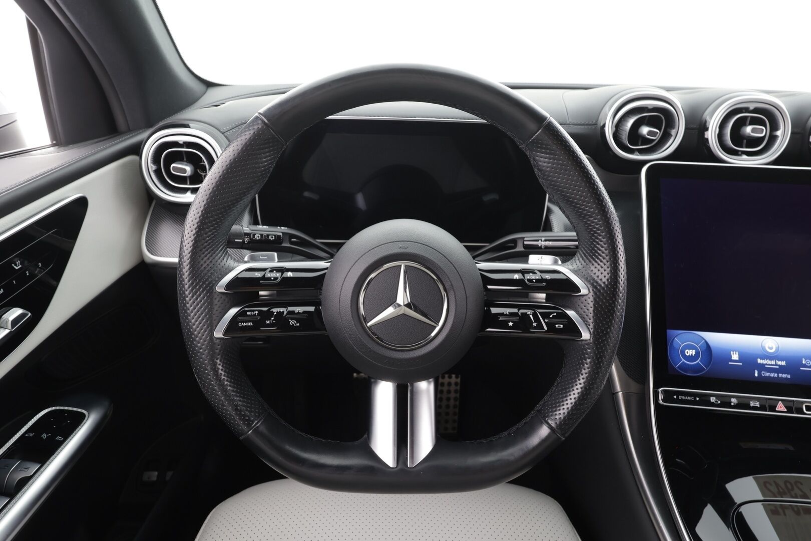 MERCEDES-BENZ GLC 2023 300 e 4MATIC AMG - * Distronic Pro | Muistipenkit | Koukku | 360° | Pikalataus | Ratinlämmitin | Kaistavahti | Navi | Vaaleat nahat *