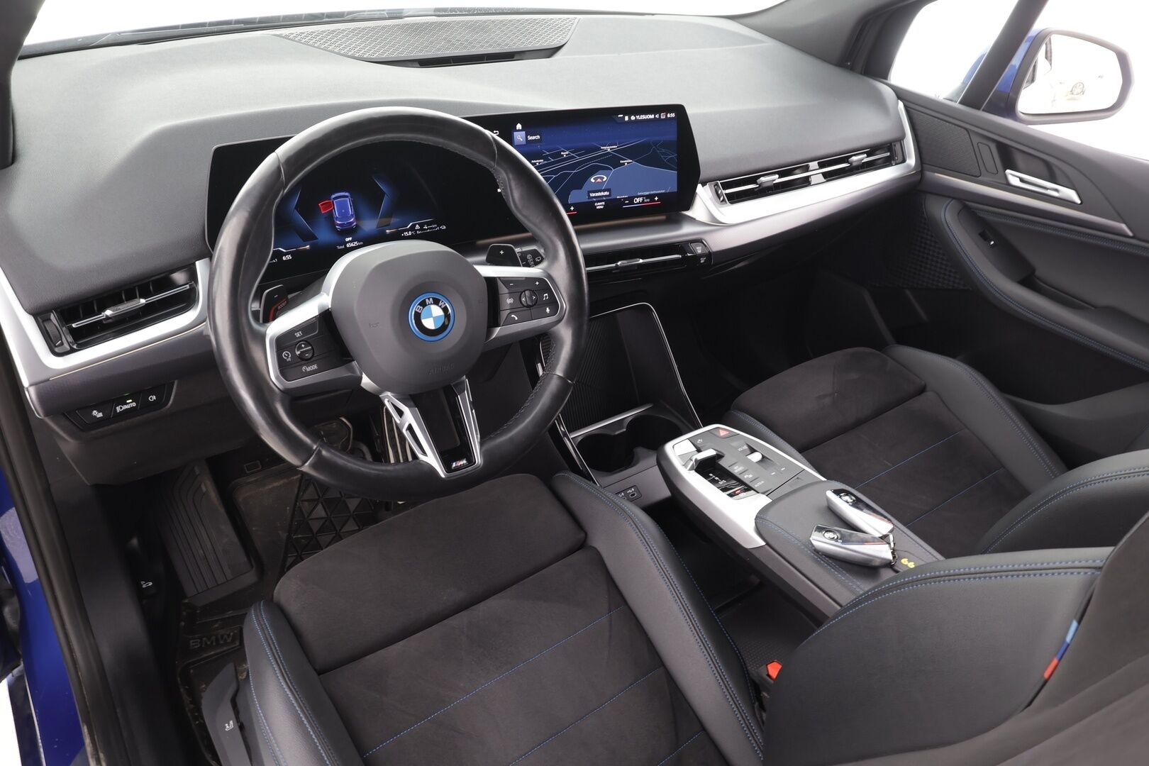 BMW 225 2023 U06 Active Tourer 225e xDrive Charged Edition M Sport - ACC | Koukku | P.Kamera | Sporttipenkit | LED | Navi | Kahdet renkaat aluvanteilla | Merkkihuollettu