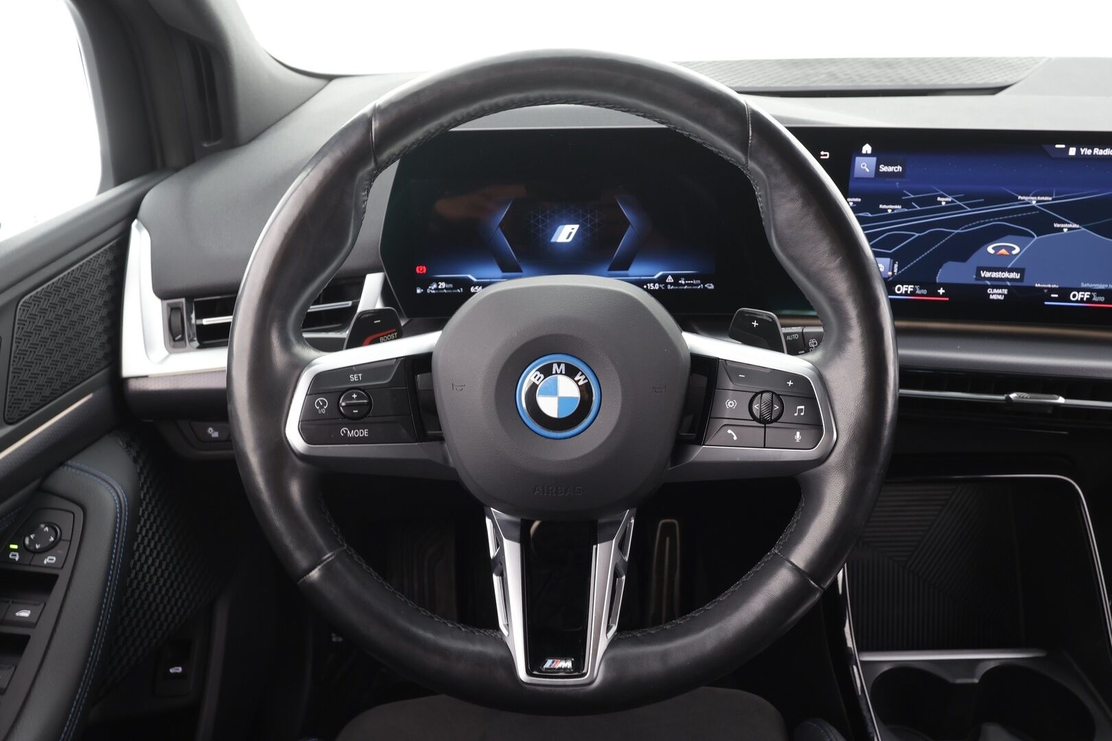 BMW 225 2023 U06 Active Tourer 225e xDrive Charged Edition M Sport - ACC | Koukku | P.Kamera | Sporttipenkit | LED | Navi | Kahdet renkaat aluvanteilla | Merkkihuollettu