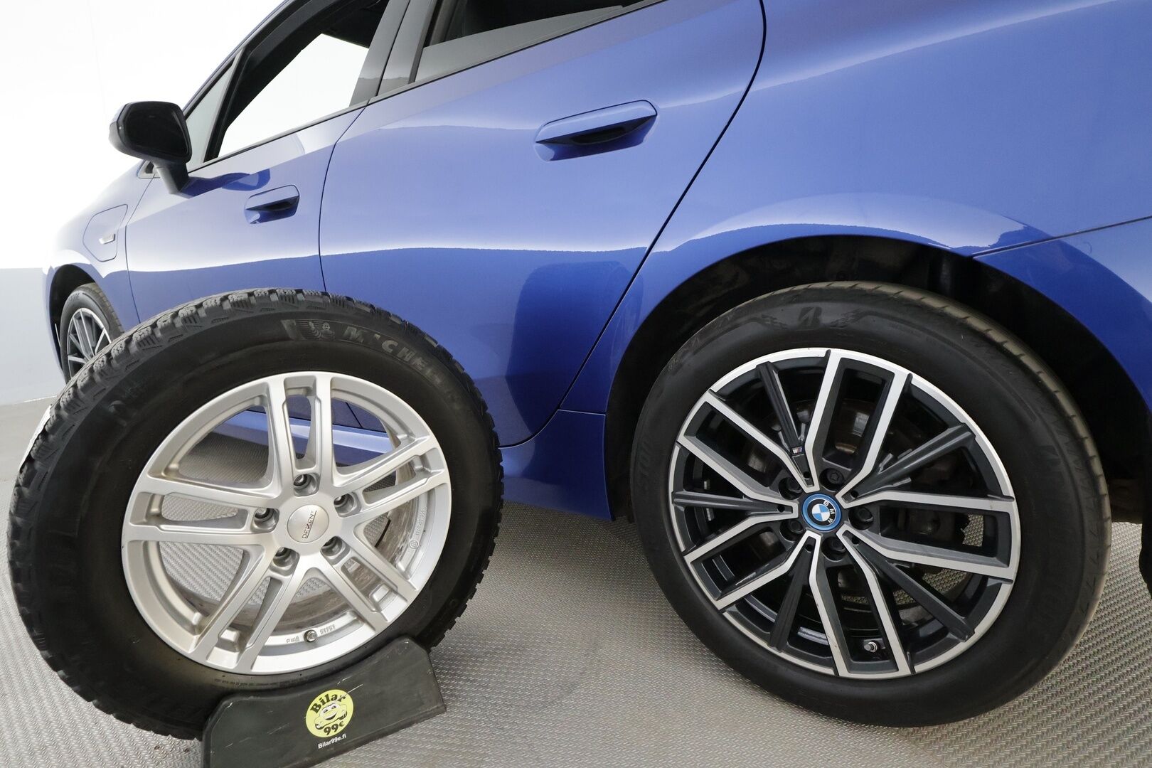 BMW 225 2023 U06 Active Tourer 225e xDrive Charged Edition M Sport - ACC | Koukku | P.Kamera | Sporttipenkit | LED | Navi | Kahdet renkaat aluvanteilla | Merkkihuollettu