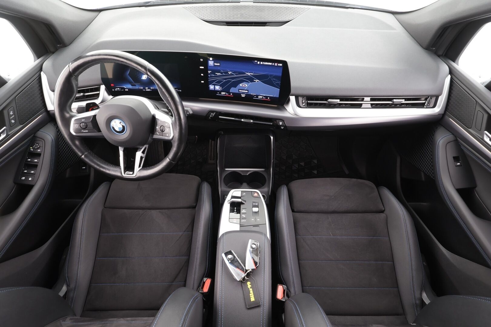 BMW 225 2023 U06 Active Tourer 225e xDrive Charged Edition M Sport - ACC | Koukku | P.Kamera | Sporttipenkit | LED | Navi | Kahdet renkaat aluvanteilla | Merkkihuollettu