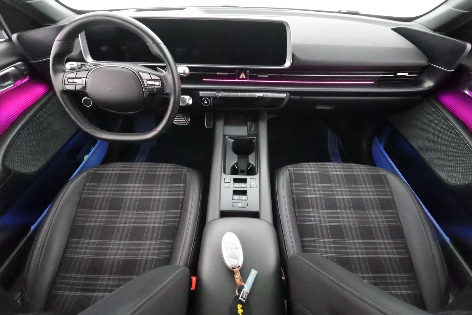 HYUNDAI IONIQ 6 2023 First Edition 4WD 77kWh - | ACC | HUD | Bose | ILP | 360° | Kattoluukku | Matrix LED | Muistipenkki | Navi / Keyless |