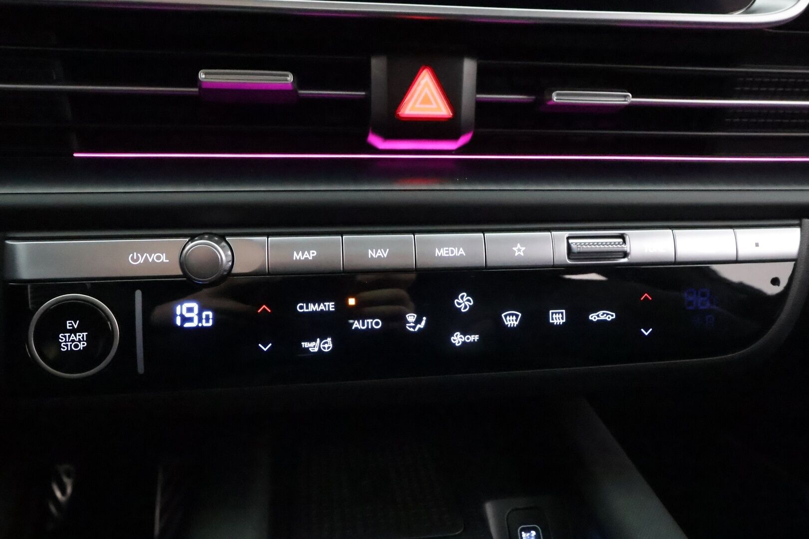 HYUNDAI IONIQ 6 2023 First Edition 4WD 77kWh - | ACC | HUD | Bose | ILP | 360° | Kattoluukku | Matrix LED | Muistipenkki | Navi / Keyless |