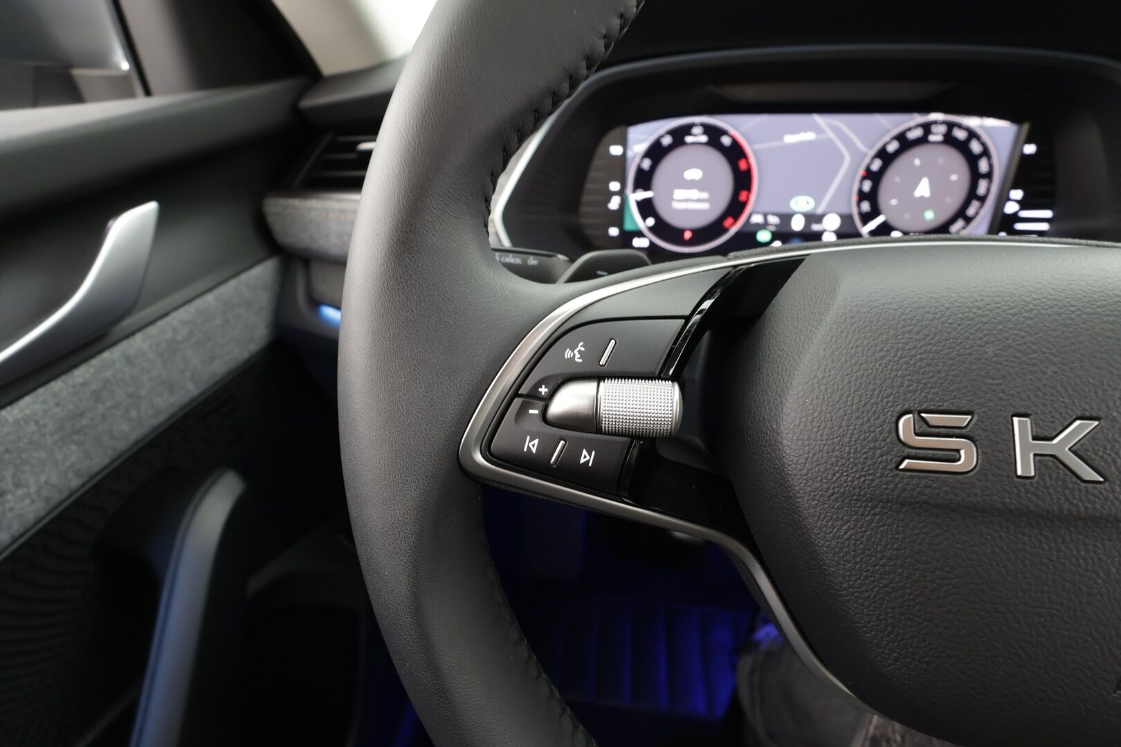 SKODA OCTAVIA 2025 2.0 TDi 110kW Selection DSG * Vakkari / Webasto / Koukku / 360° / Matrix LED / Navi / Puolinahat / Keyless / Digimittaristo * - Facelift - HULLUT AVAJAISHULINAT KORKOTARJOUS 3,29 %