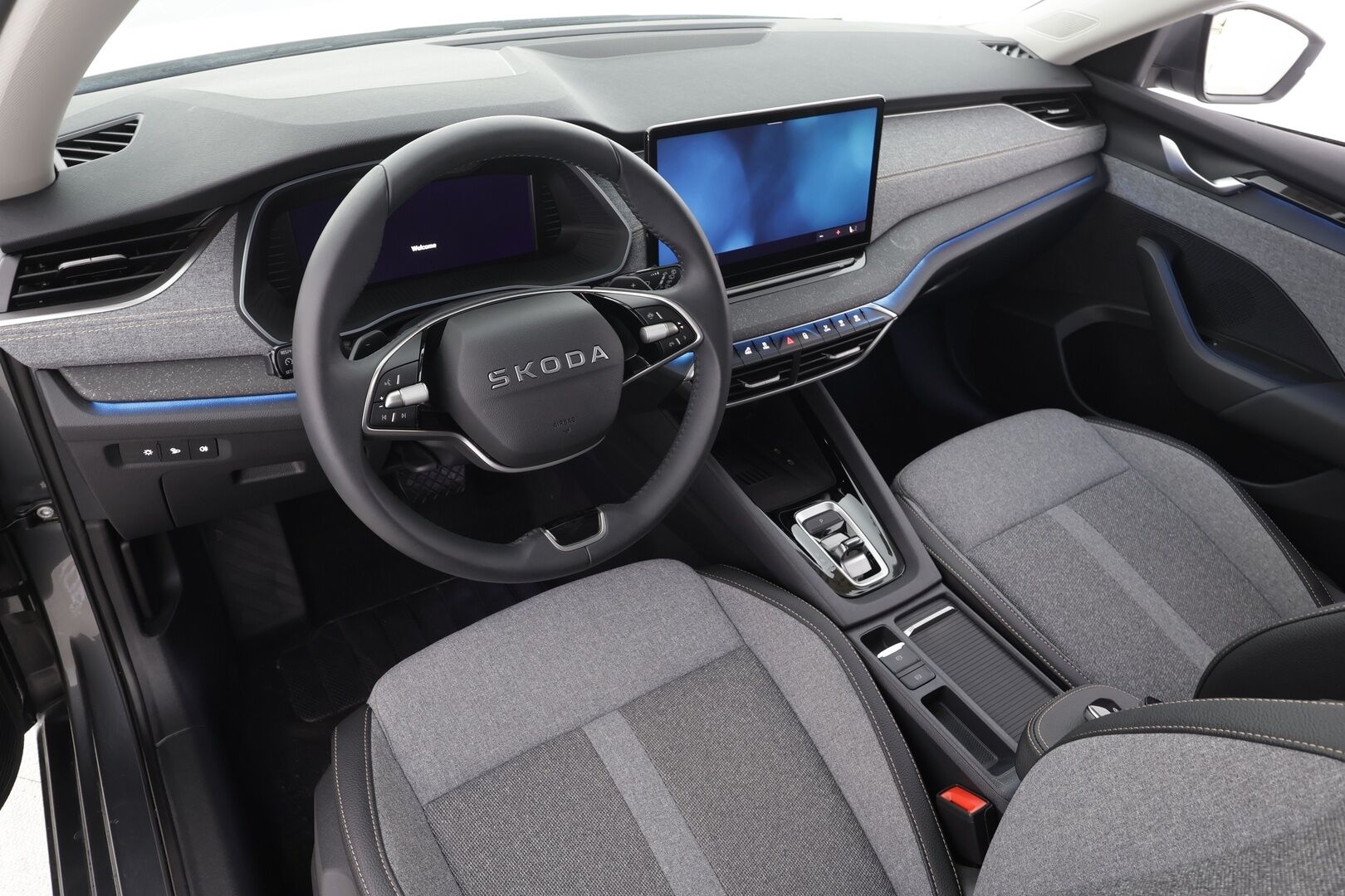 SKODA OCTAVIA 2025 2.0 TDi 110kW Selection DSG - | Facelift | ALV | Webasto | Koukku | 360-Kamera | Matrix LED | Navi | Puolinahat | Keylessgo | Digimittaristo |