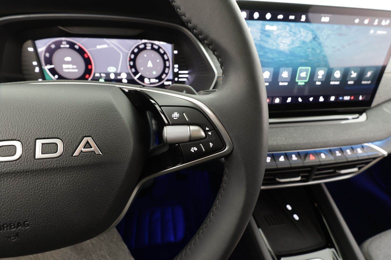 SKODA OCTAVIA 2025 2.0 TDi 110kW Selection DSG * Vakkari / Webasto / Koukku / 360° / Matrix LED / Navi / Puolinahat / Keyless / Digimittaristo * - Facelift - HULLUT AVAJAISHULINAT KORKOTARJOUS 3,29 %