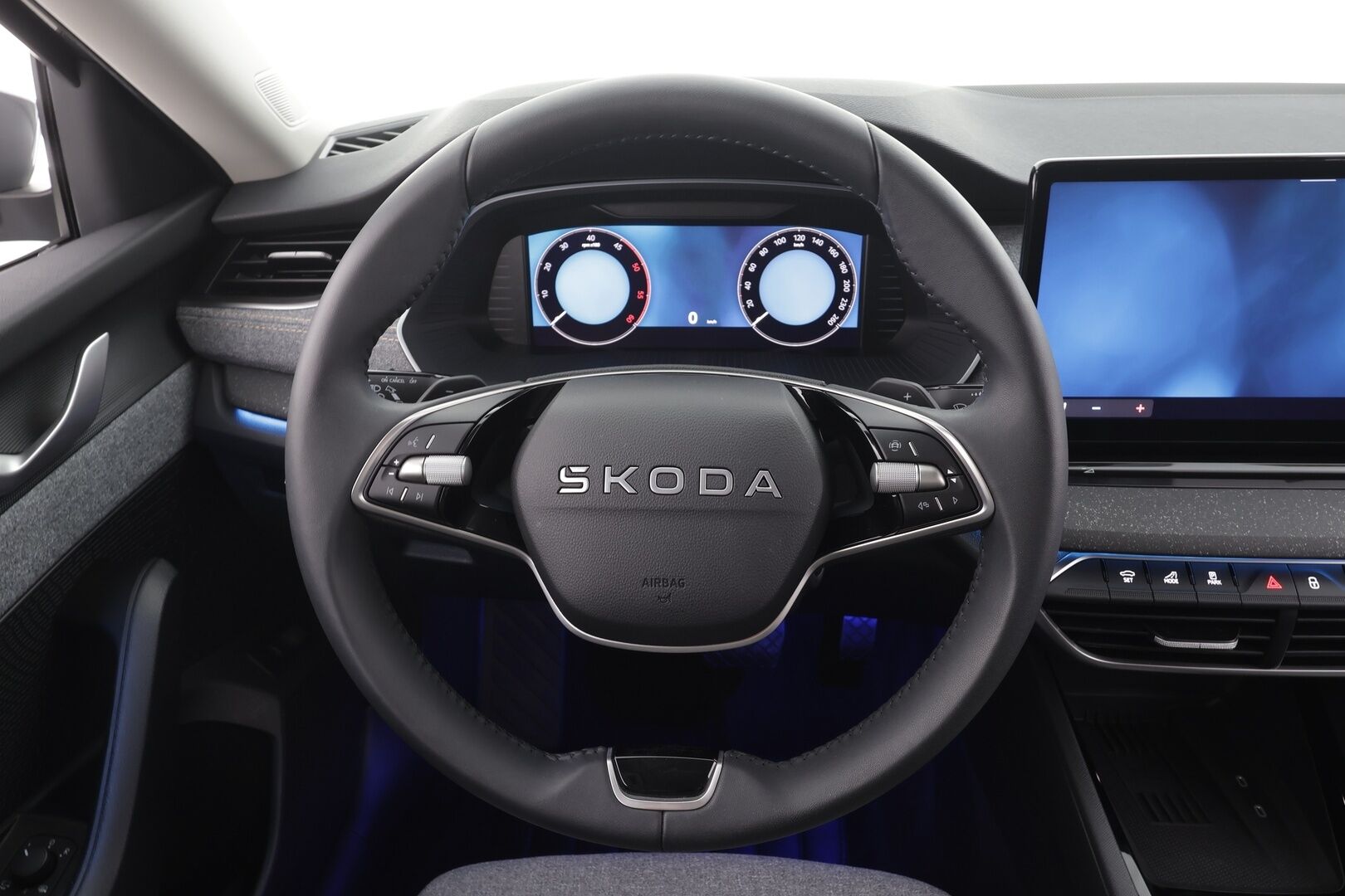 SKODA OCTAVIA 2025 2.0 TDi 110kW Selection DSG - | Facelift | ALV | Webasto | Koukku | 360-Kamera | Matrix LED | Navi | Puolinahat | Keylessgo | Digimittaristo |
