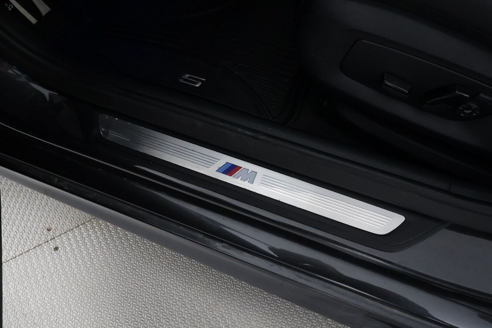 BMW 530 2019 G31 Touring 530i A xDrive M-Sport - ACC | Webasto | Koukku | Sporttinahat | Hifi | M Sport alusta | Navi | LED | Display Key | Digimittaristo | Kahdet renkaat | aluvanteilla