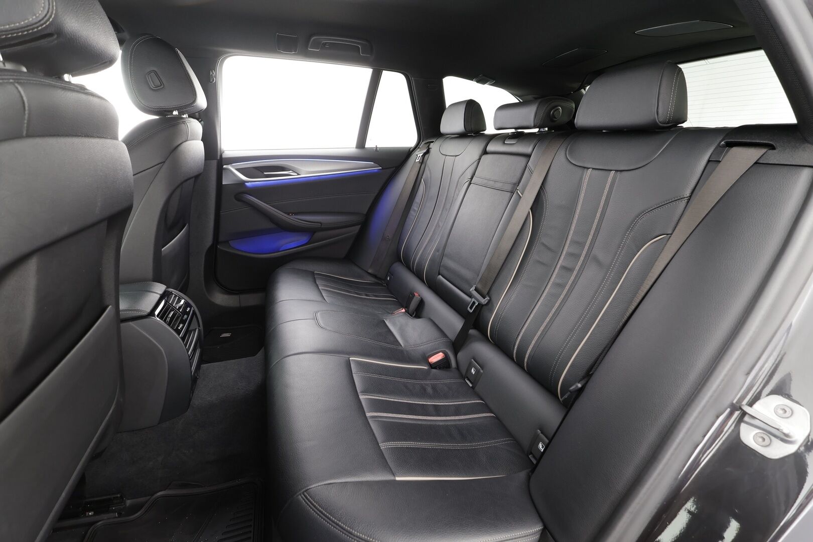 BMW 530 2019 G31 Touring 530i A xDrive M-Sport - ACC | Webasto | Koukku | Sporttinahat | Hifi | M Sport alusta | Navi | LED | Display Key | Digimittaristo | Kahdet renkaat | aluvanteilla