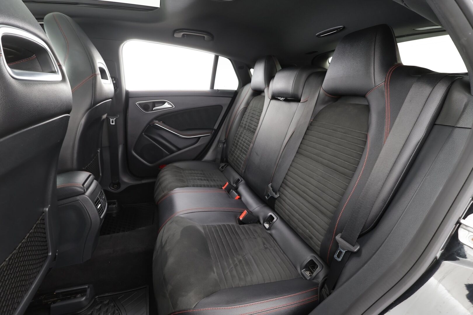 MERCEDES-BENZ CLA 45 AMG 2018 Mercedes-AMG CLA 45 4Matic A - | Panorama | Harman kardon | Upea Sportti |