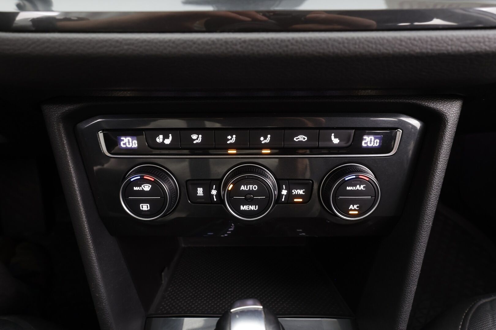 VOLKSWAGEN TIGUAN 2020 2.0 TSI 140kW 4Motion DSG - | ACC | Digimittaristo | Webasto | Koukku | P-Kamera | LED | Kaistavahti | Kaukovaloautomatiikka | Ratinlämm | ALV | Merkkihuollettu |