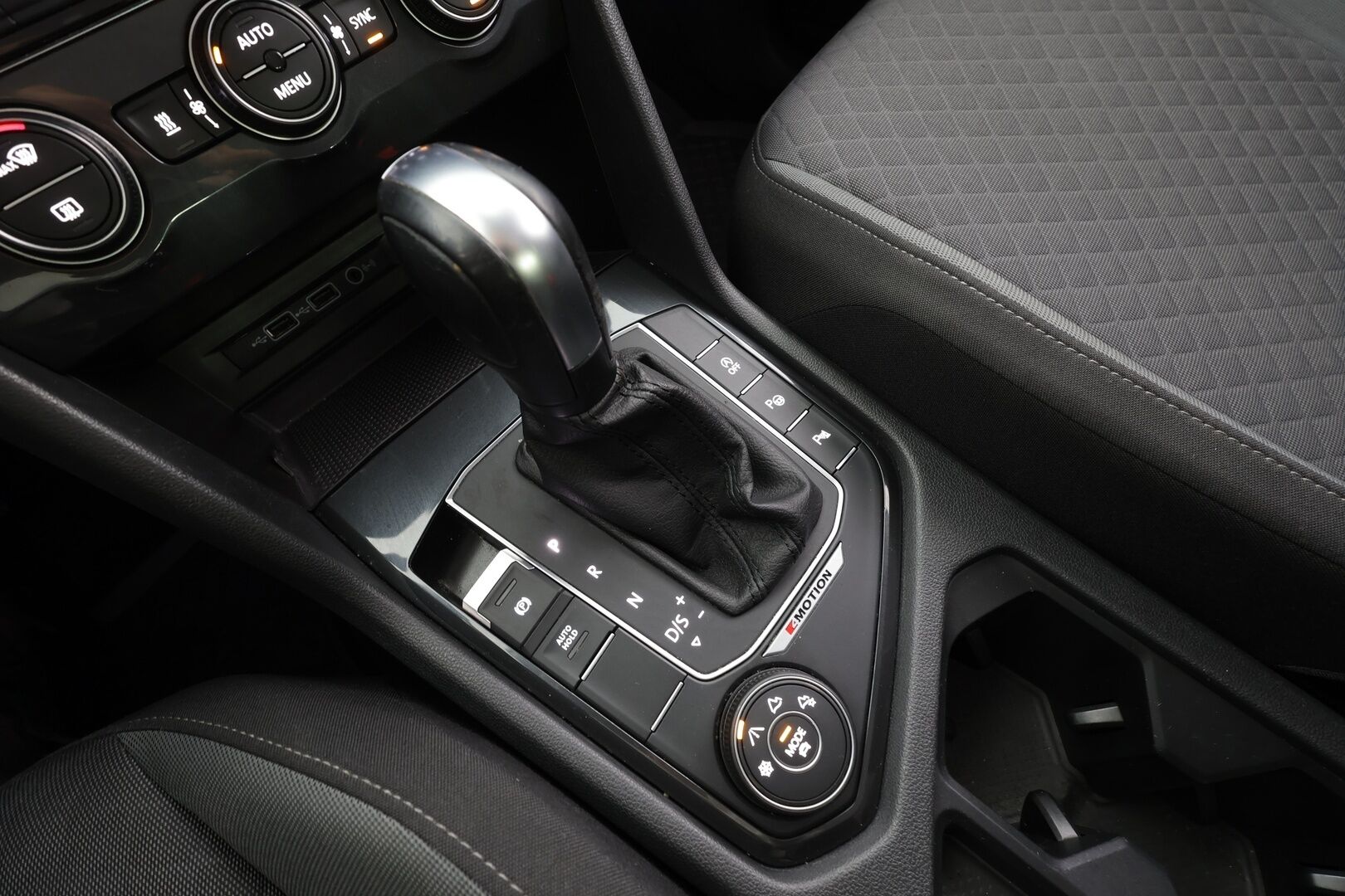 VOLKSWAGEN TIGUAN 2020 2.0 TSI 140kW 4Motion DSG - | ACC | Digimittaristo | Webasto | Koukku | P-Kamera | LED | Kaistavahti | Kaukovaloautomatiikka | Ratinlämm | ALV | Merkkihuollettu |