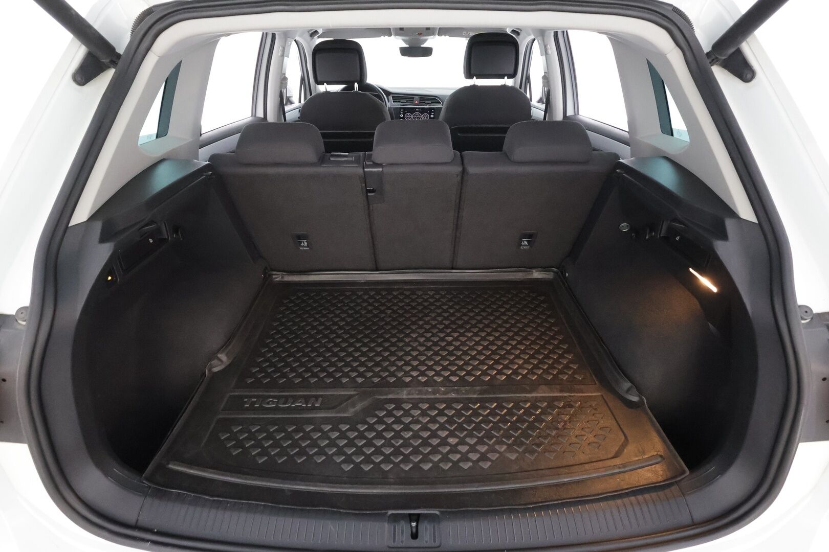 VOLKSWAGEN TIGUAN 2020 2.0 TSI 140kW 4Motion DSG - | ACC | Digimittaristo | Webasto | Koukku | P-Kamera | LED | Kaistavahti | Kaukovaloautomatiikka | Ratinlämm | ALV | Merkkihuollettu |