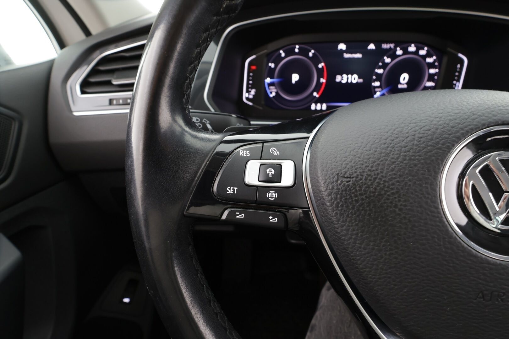 VOLKSWAGEN TIGUAN 2020 2.0 TSI 140kW 4Motion DSG - | ACC | Digimittaristo | Webasto | Koukku | P-Kamera | LED | Kaistavahti | Kaukovaloautomatiikka | Ratinlämm | ALV | Merkkihuollettu |