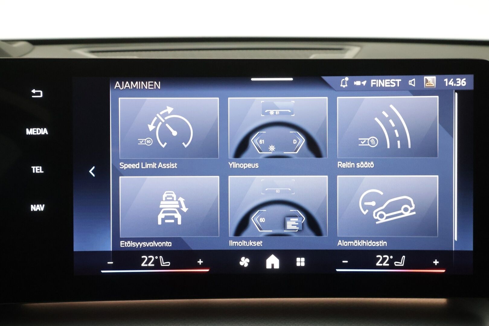 BMW IX1 2025 U11 30 xDrive Fully Charged M Sport - Vetokoukku | ACC | HUD | Widescreen | HiFi | 360-Kamera | Muistipenkki | Adapt.LED