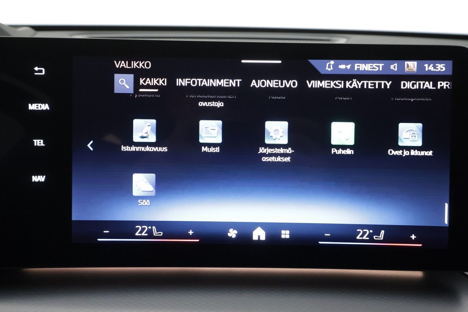 BMW IX1 2025 U11 30 xDrive Fully Charged M Sport - Vetokoukku | ACC | HUD | Widescreen | HiFi | 360-Kamera | Muistipenkki | Adapt.LED