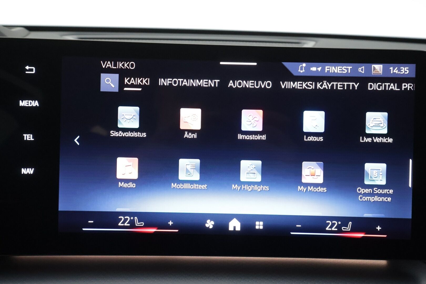 BMW IX1 2025 U11 30 xDrive Fully Charged M Sport - Vetokoukku | ACC | HUD | Widescreen | HiFi | 360-Kamera | Muistipenkki | Adapt.LED